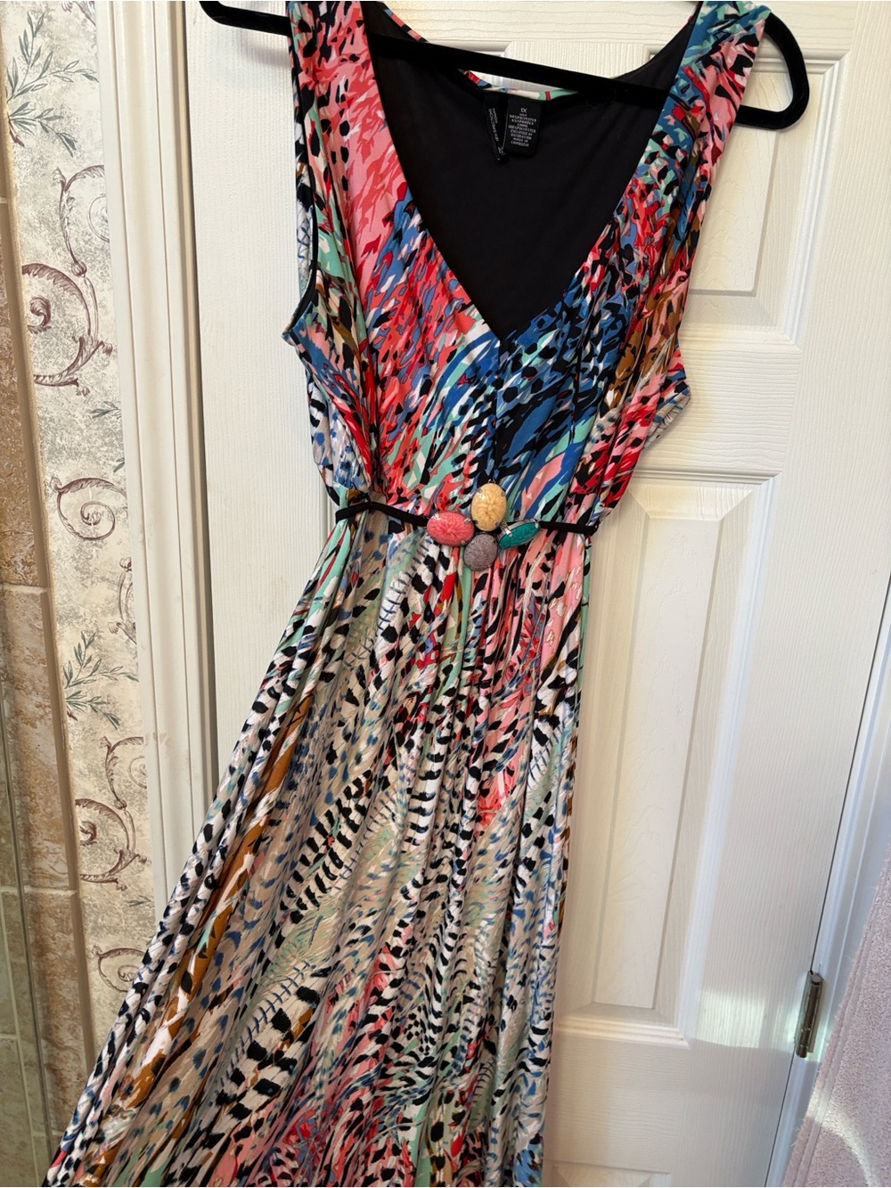 Size 1X New Directions Multicolor V-Neck Printed Maxi Dress with Decorative Tie